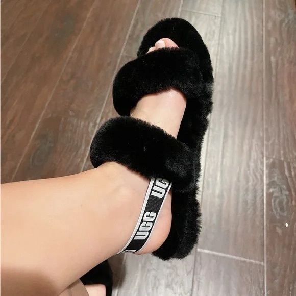 UGG Oh Yeah Slides, Black & White, Size 6 Like New - Picture 4 of 5